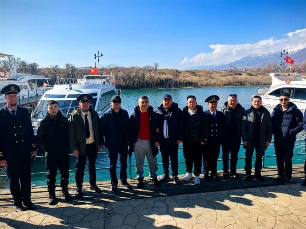 Perusahaan Nguatake hubungan karo Kyrgyzstan: Sukses Kiriman SALE lan Tindakake - Ngunjungi